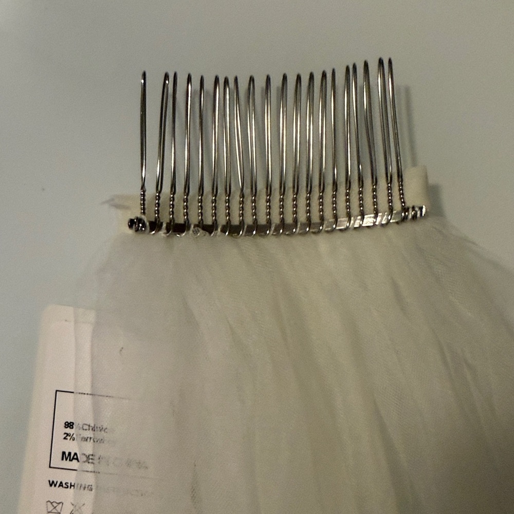 NWT Short Single Layer Ivory Tulle Wedding Veil - Picture 5 of 7